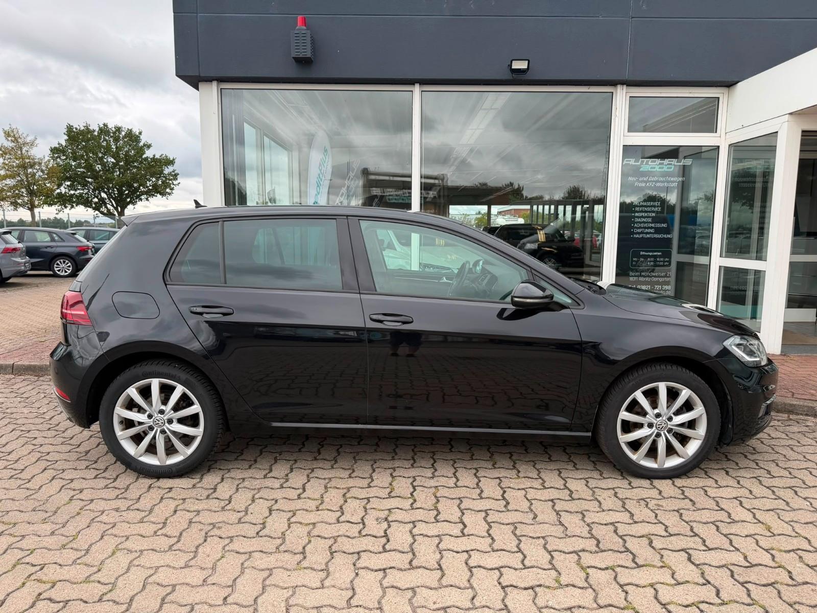 Volkswagen Golf VII Lim. Highline Kamera, LED, Navi