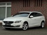 Volvo V60 Kombi Summum AWD*LEDER*NAVI*AHK*SCHIEBEDACH* - Volvo V60 Summum mit Hybrid-Antrieb (Diesel/Elektro)