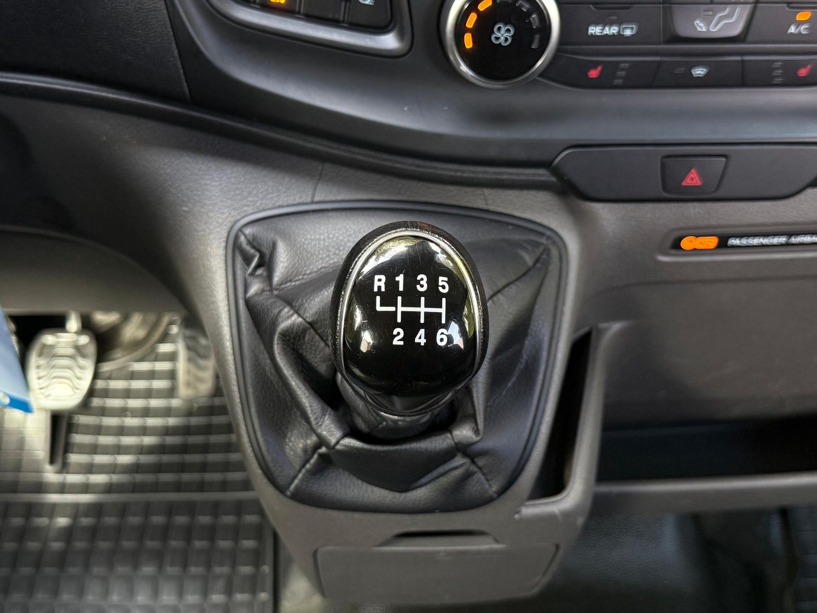 Fahrzeugabbildung Ford Transit 2.0 TDCI DOKA+6SI L3H2 XEN+KLIMA+SHZ+KAM