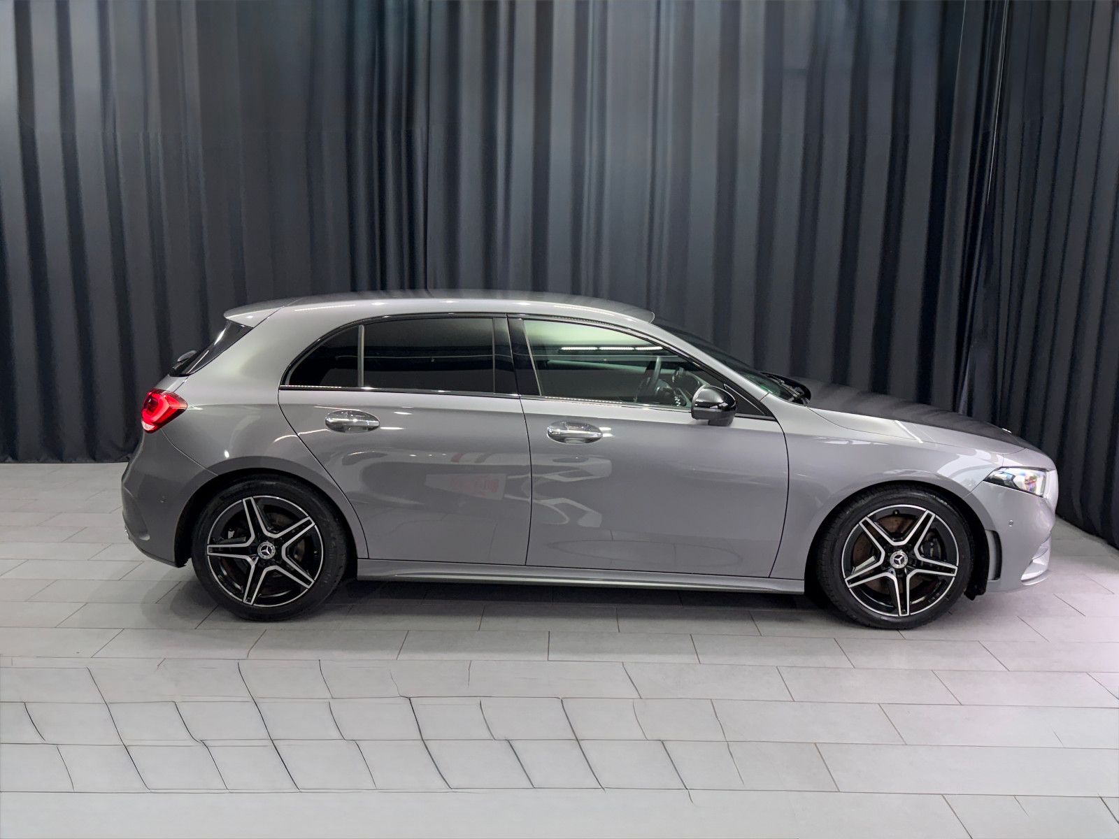 Fahrzeugabbildung Mercedes-Benz A 250 4Matic|AMG-LINE|360°|STDHZG