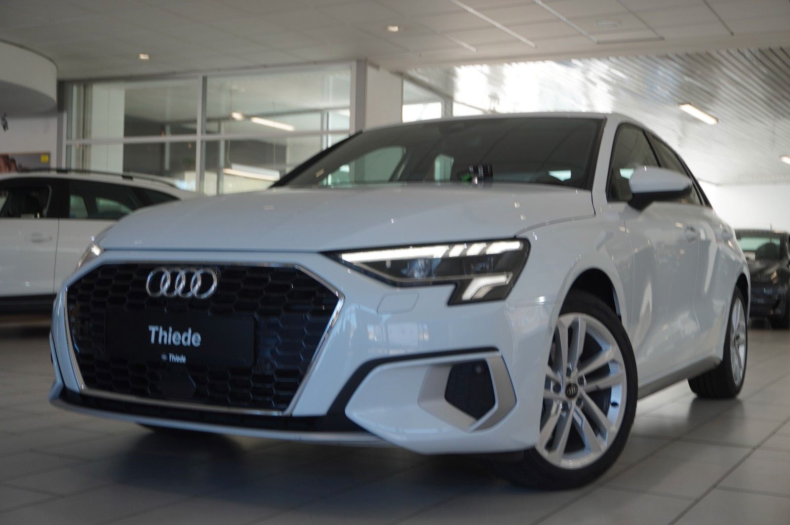 Fahrzeugabbildung Audi A3 Sportback 35 TFSI S-TRONIC NAVI/LED/SPORT/ACC