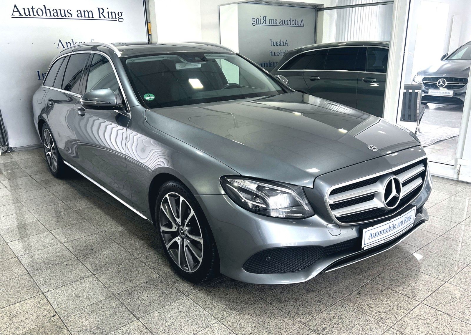 MERCEDES-BENZ E220d Leder Navi Multib. Standh. Kamera 7-Sitzer