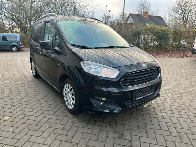 Ford Tourneo Courier Titanium / Top Zustand / Tüv Neu