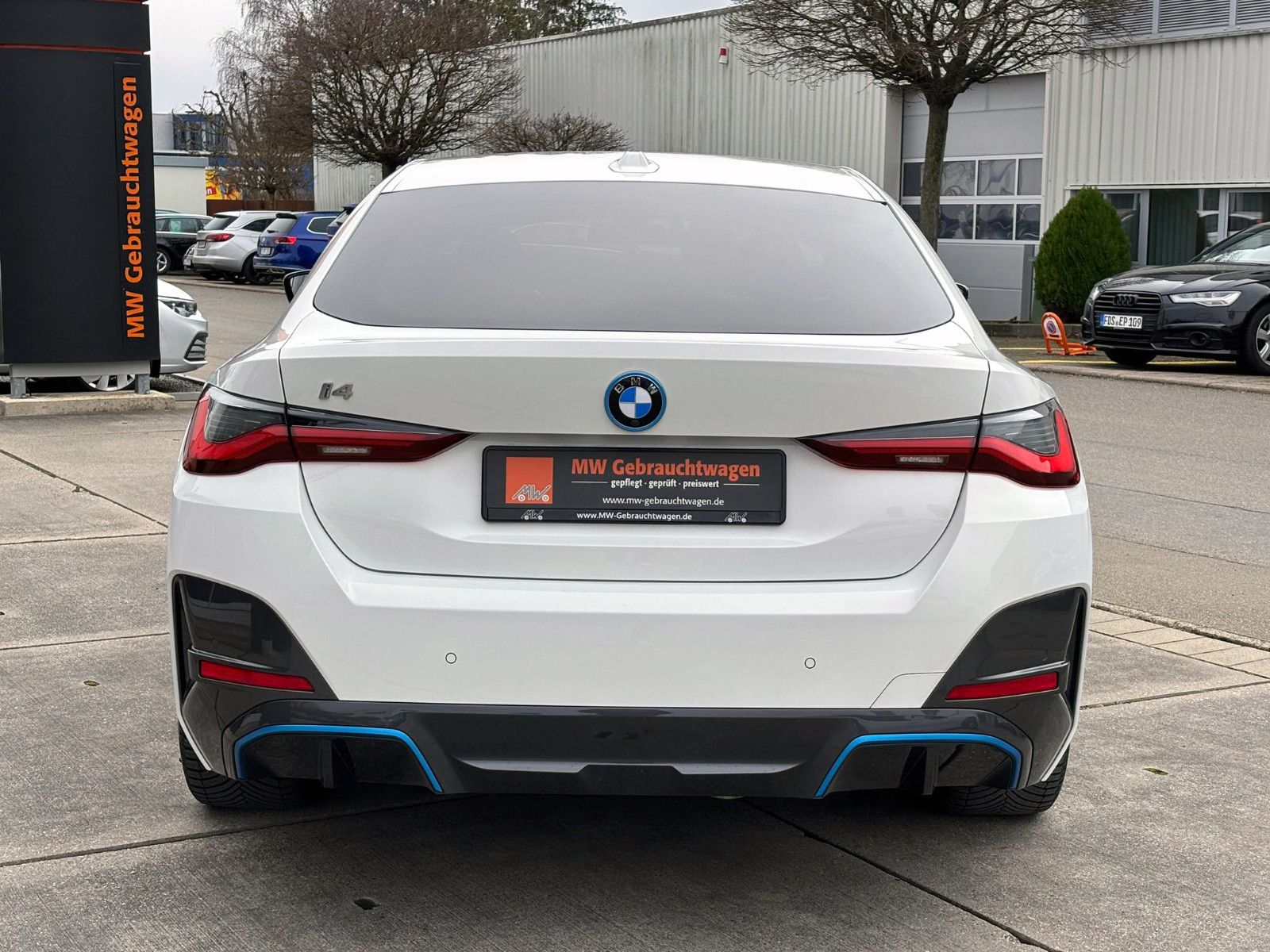 Fahrzeugabbildung BMW i4 eDrive40 Gran Coupe M-Sport LED AHK KAM ACC