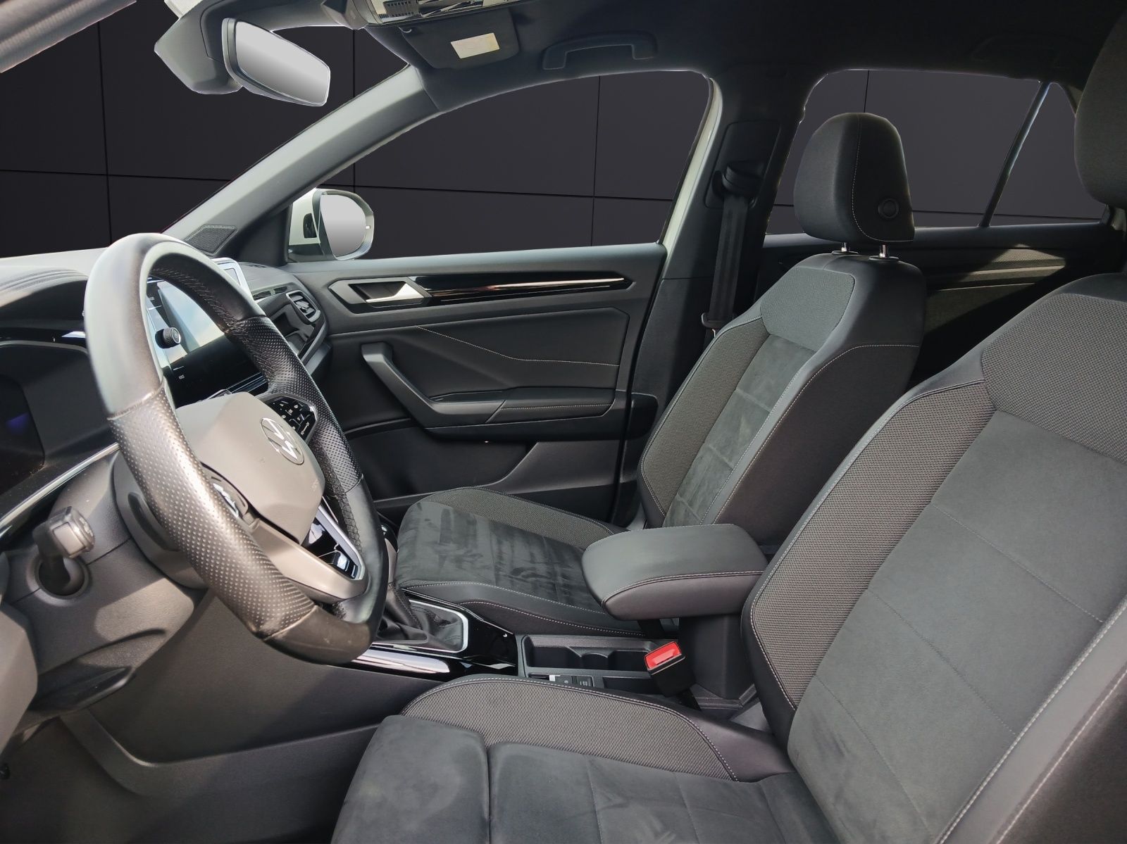 Fahrzeugabbildung Volkswagen T-Roc TDI R-Line DSG LED AHK Navi AID ACC Park-A