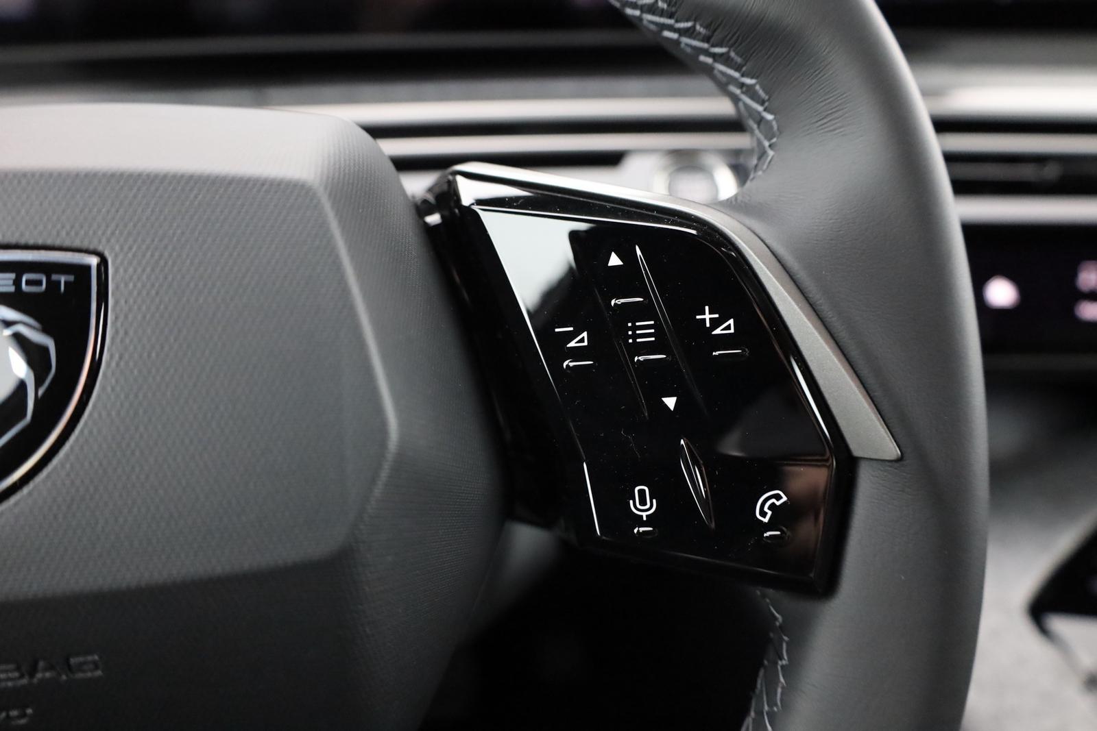 Peugeot 3008 1.2 Hybrid 145 Aut. LED ACC Navi 360°