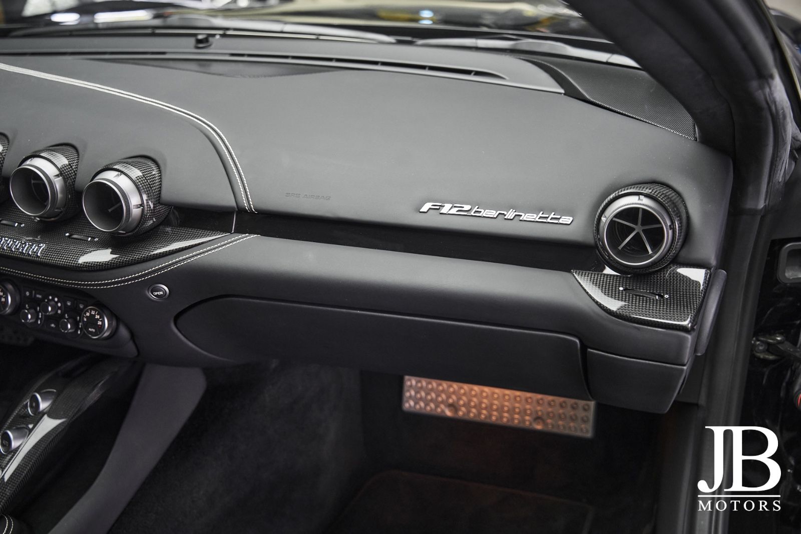 Fahrzeugabbildung Ferrari F12 Carbon Lift LED JBL Kamera Electric Seats