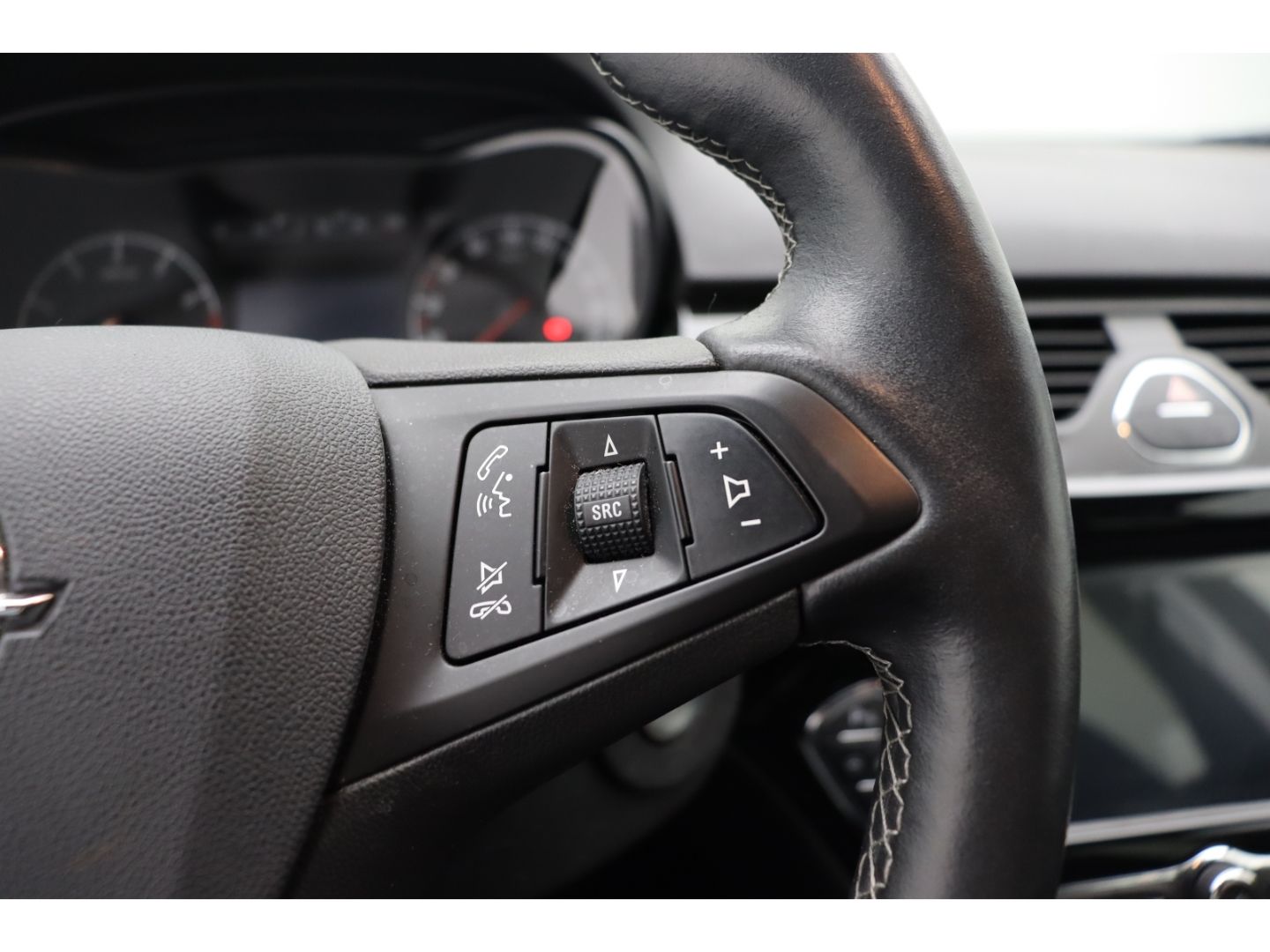 Fahrzeugabbildung Opel Corsa E 1.4 120 Jahre SHZ AppleCP