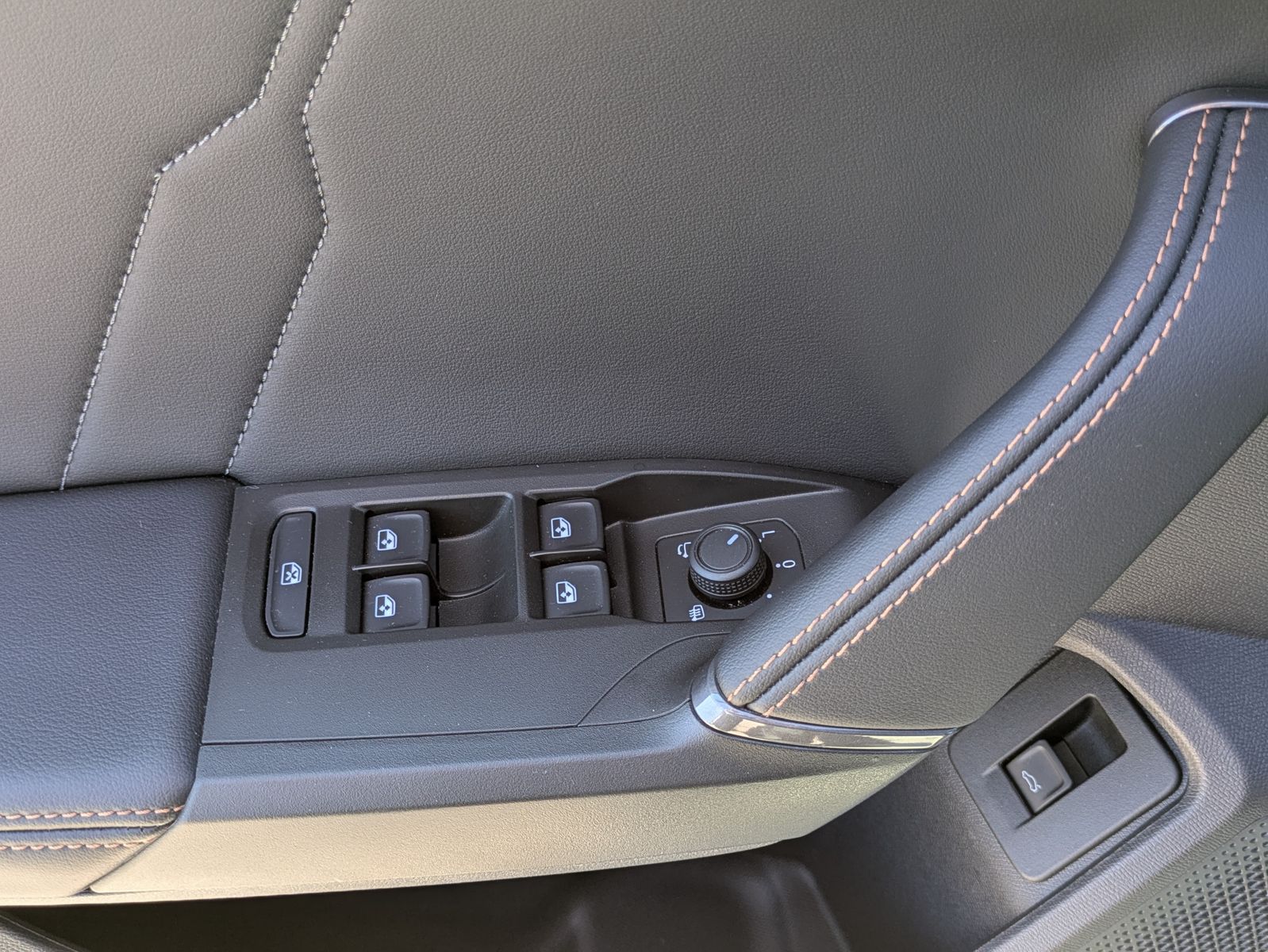 Fahrzeugabbildung CUPRA Leon 1.5 eTSI DSG MATRIX-LED*ACC*AHK*KAMERA*18"