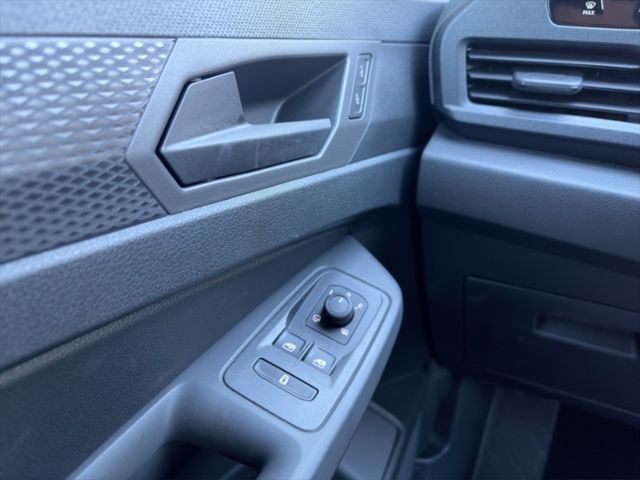 Fahrzeugabbildung Volkswagen Caddy MAXI Life 1,5 TSI DSG Rollstuhlrampe