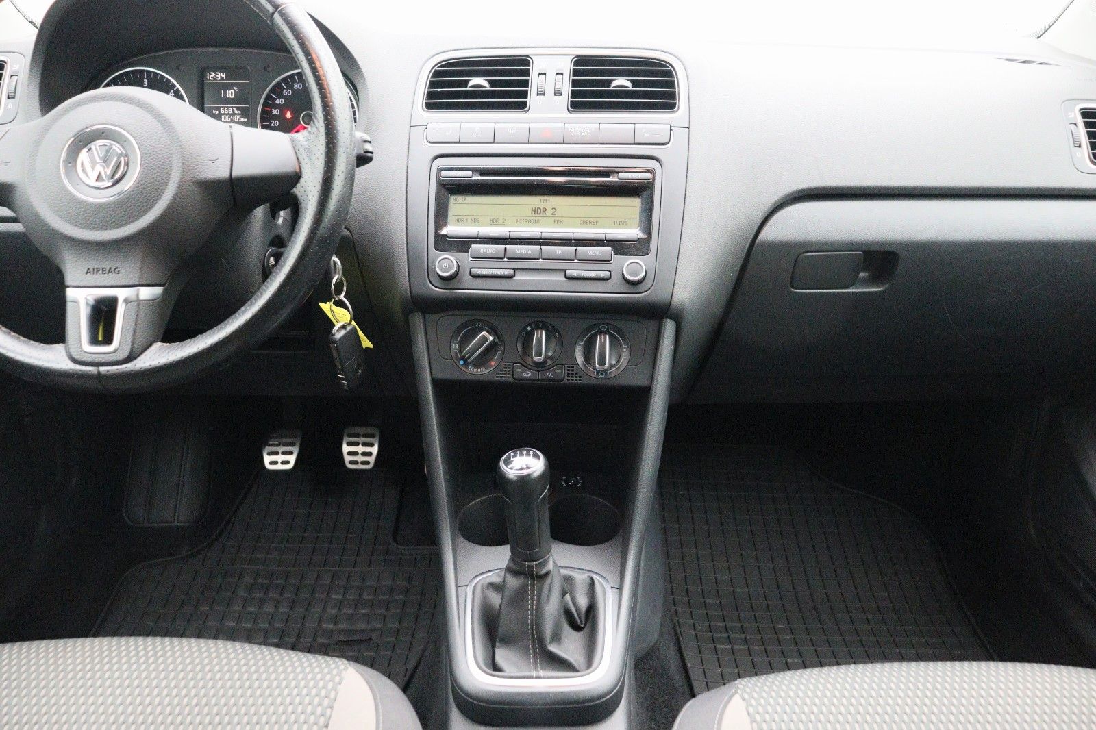 Fahrzeugabbildung Volkswagen Polo V Cross 1.6 PDC KLIMA SHZ