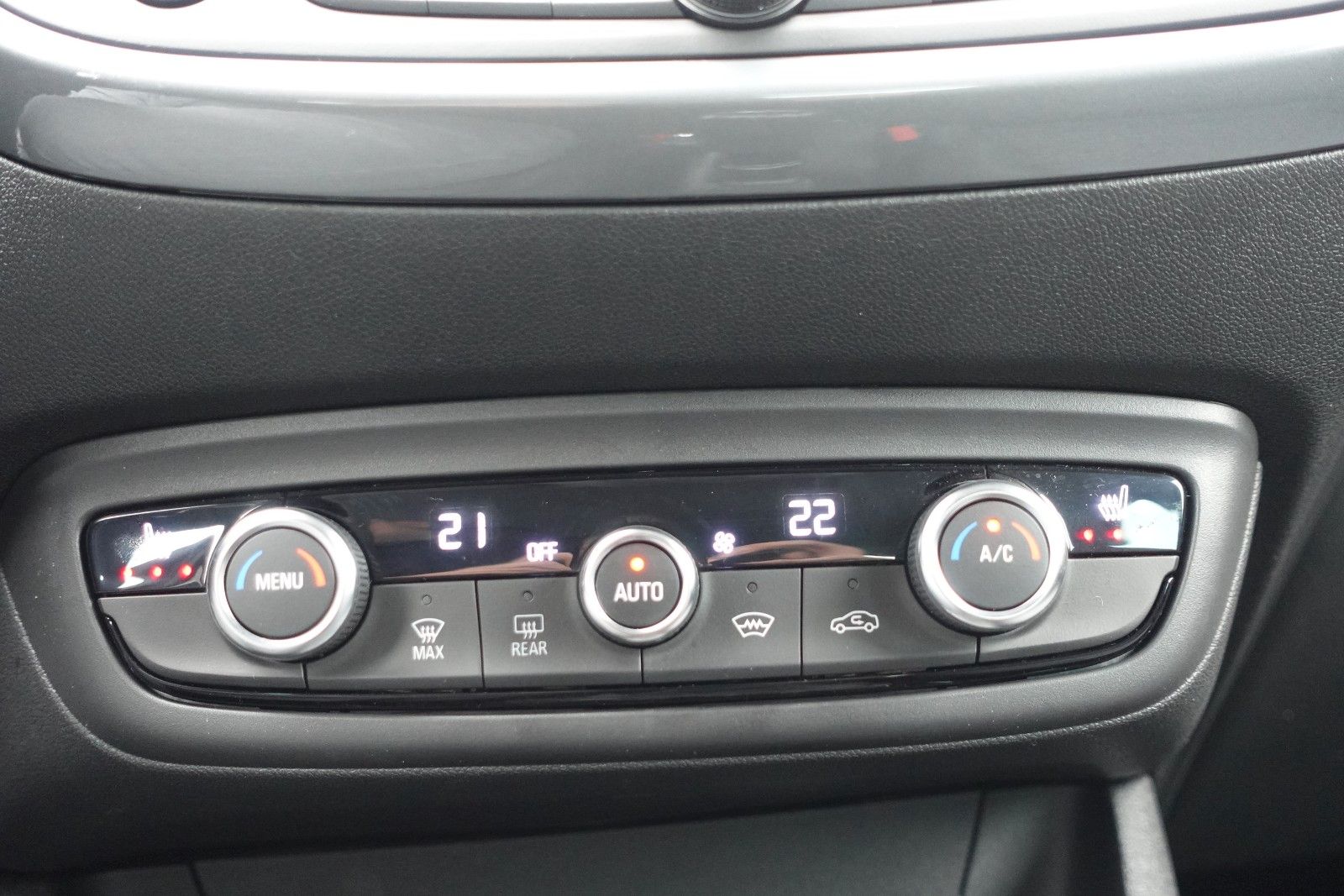 Fahrzeugabbildung Opel Crossland Elegance 1.2T,Navi,Kamera,Sitzhz,Allw.