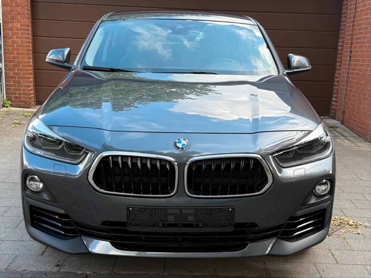 BMW X2 sDrive 20 i Advantage; 1HD;AHK;LED