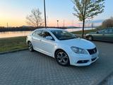 Suzuki Kizashi 2.4 Sport Schaltgetriebe - scheckheftgepflegte Suzuki Kizashi