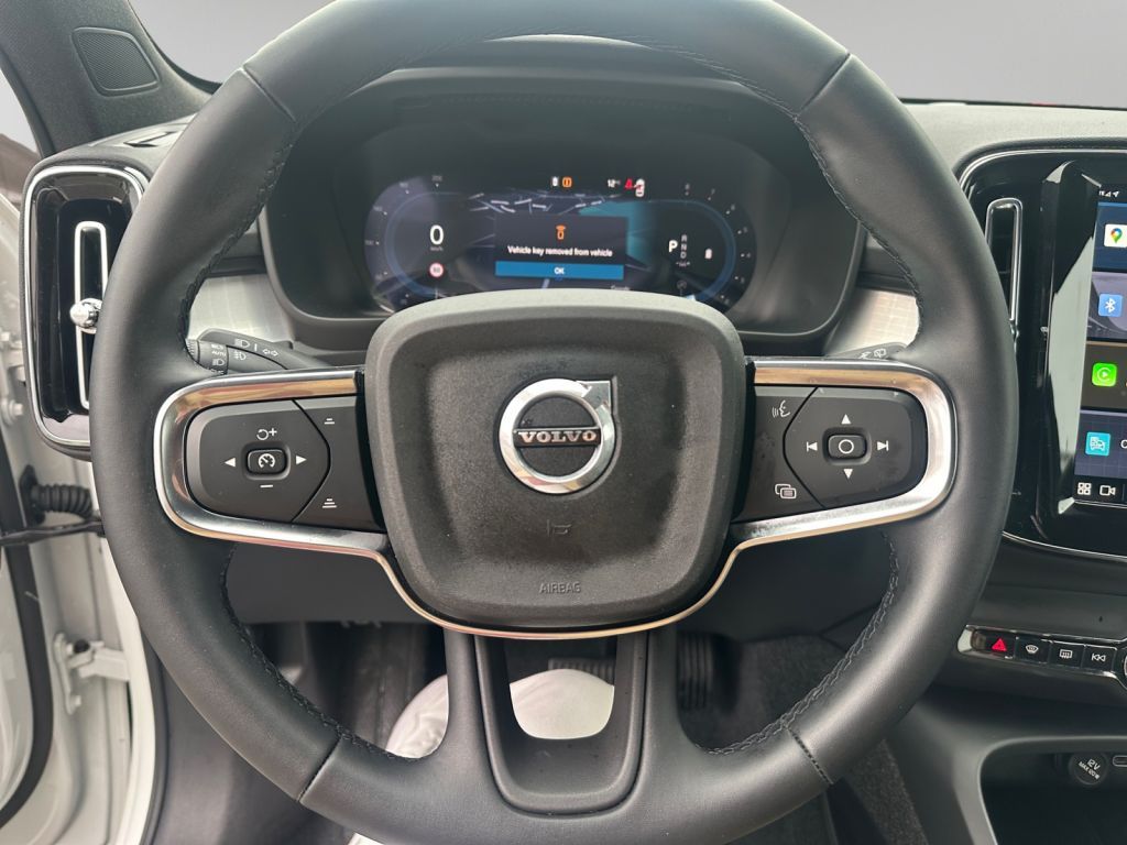 VOLVO XC40 B3 B DKG Core 360° Sitzkomfort-Paket VOLVO XC40 B3 B DKG Core 360° Sitzkomfort-Paket