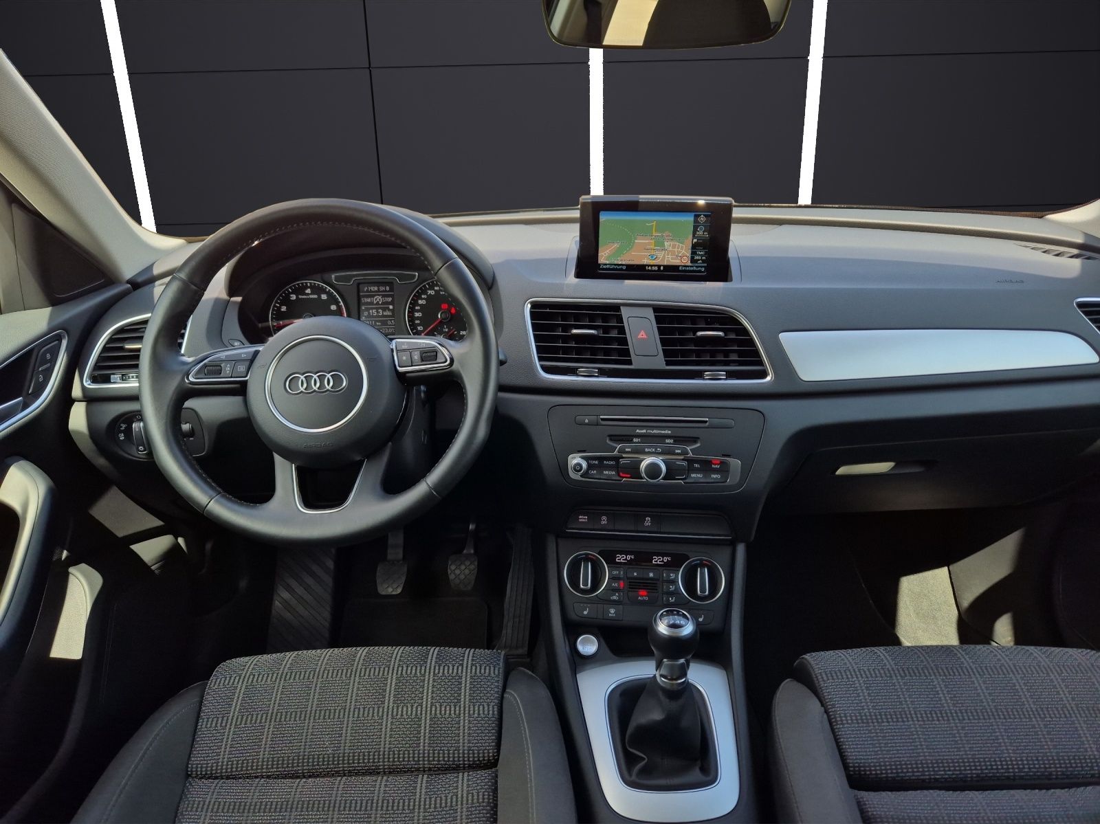 Fahrzeugabbildung Audi Q3 1.4 TFSI Sport AZV, Navi, Xenon
