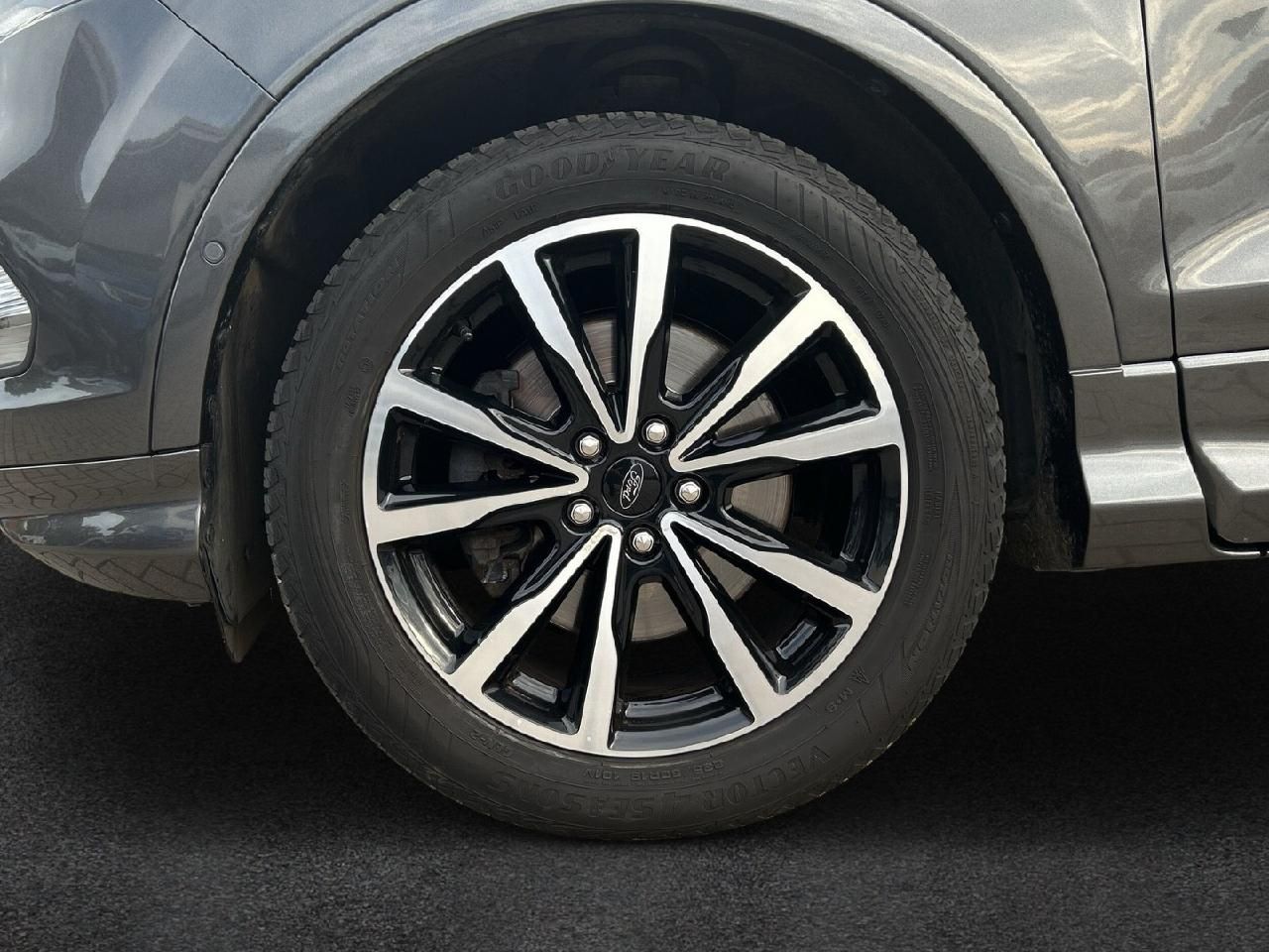 Fahrzeugabbildung Ford Kuga ST-Line, AHK