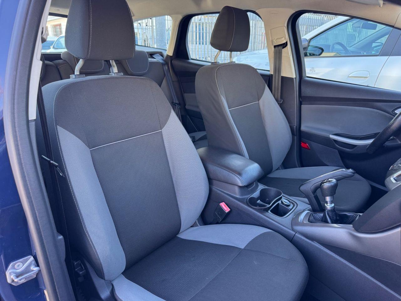 Ford Focus 2013 — photo 8