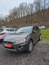 Mitsubishi Outlander 2.2 DI-D Instyle 4WD * 7 Sitzer  - Mitsubishi Outlander aus 2011 mit Diesel-Antrieb