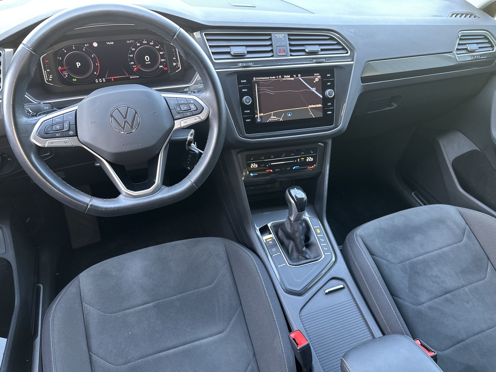 Fahrzeugabbildung Volkswagen Tiguan 1.5 TSI DSG Elegance NAV+MATRIX+ACC+AHK