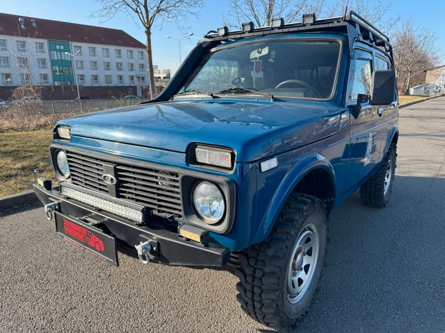 Lada Niva Allrad-Geländeausstattung