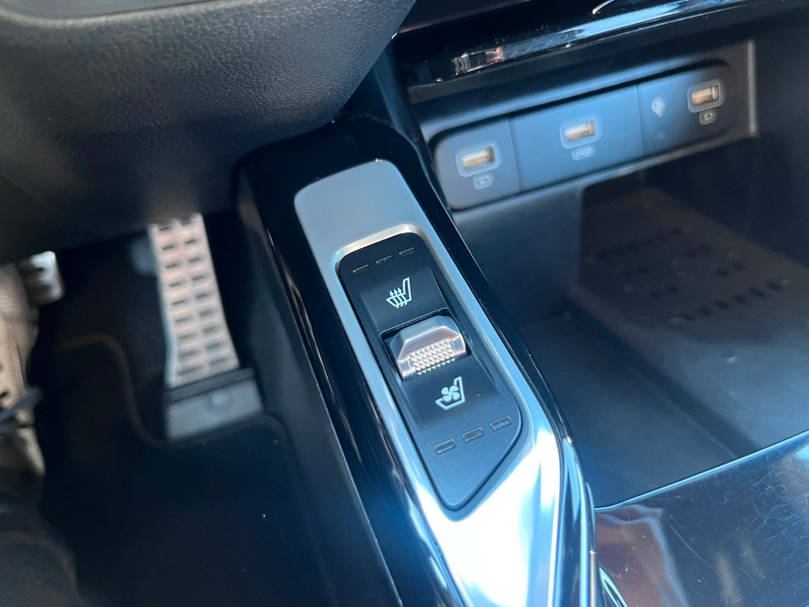 Fahrzeugabbildung Kia Sorento Platinum Garantie Voll LEDER Plug-In AWD