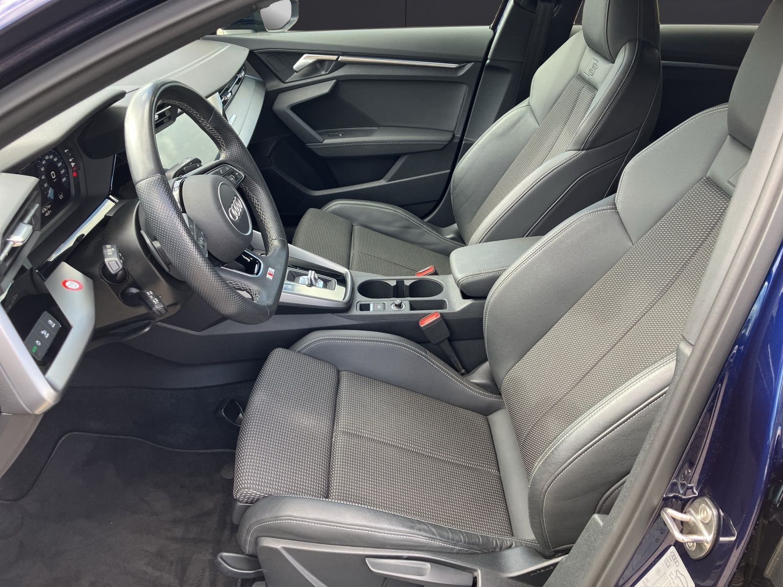 Fahrzeugabbildung Audi A3 Sportback 35 TFSI S line Matrix HUD ACC SHZ