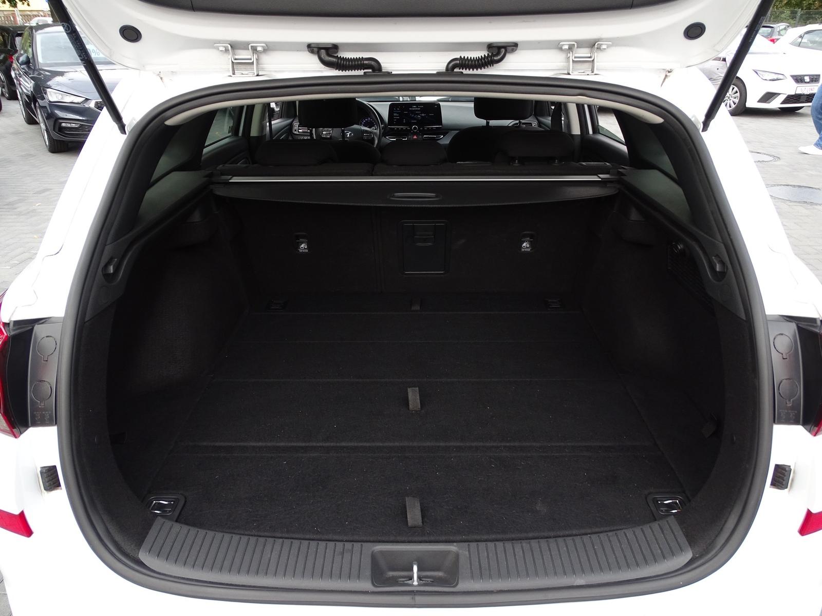 Hyundai i30 cw 1.5 T-GDI DCT Intro Edition M-Hybrid LED