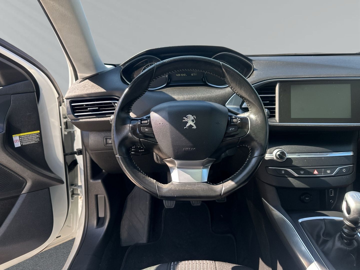 Fahrzeugabbildung Peugeot 308 Allure e-THP PureTech 130 SW 1.2