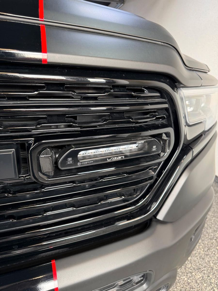 Fahrzeugabbildung Dodge LIMITED NIGHT ED. HEAD UP-LIFT-TAILGATE-PRINS