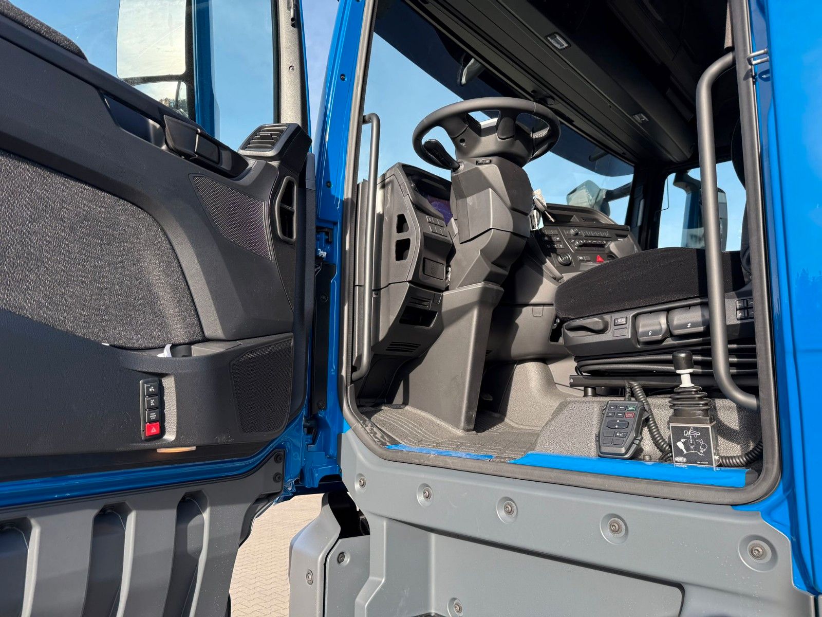 Fahrzeugabbildung MAN TGX 18.520 BL 4x2H Kommunal Hydr. Winterdienst