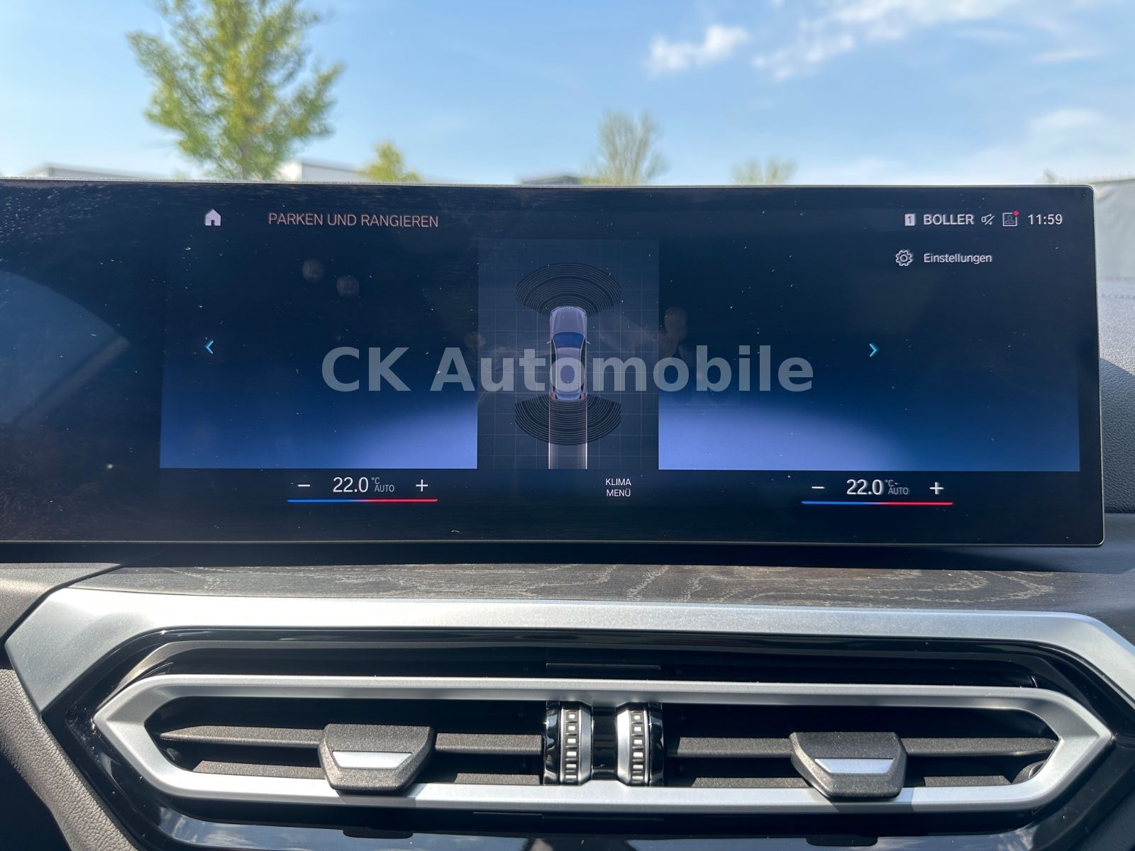 Fahrzeugabbildung BMW 320d xDrive M-Sport/Widescreen/Navi/Pano/LED/AHK