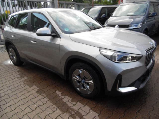 BMW iX1 30 xDrive LED Nav AHK Head-up