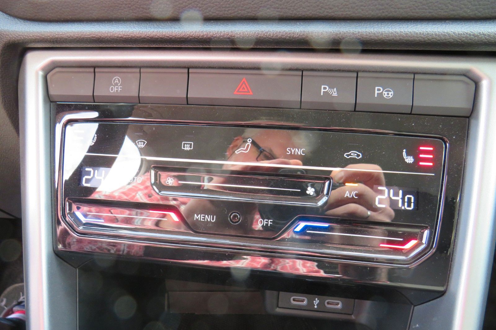 Fahrzeugabbildung Volkswagen T-Roc Life DSG AHK NAVI SITZH. APP-CON. LED 1Hd