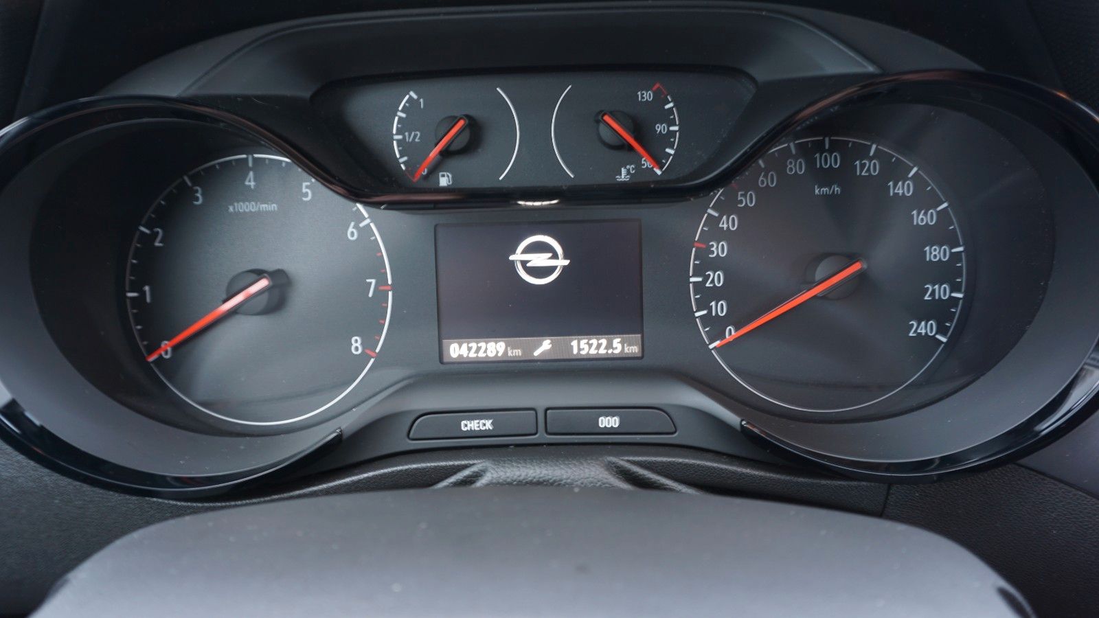 Fahrzeugabbildung Opel Crossland Edition, Navi, LED, Kamera, PDC