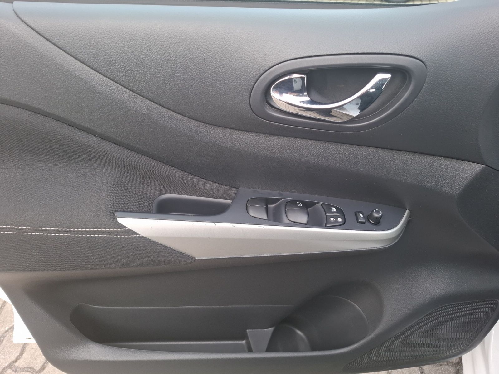 Fahrzeugabbildung Nissan Navara NP300 4x4 ASG 03.2027 o. 160T KM AHK Klim