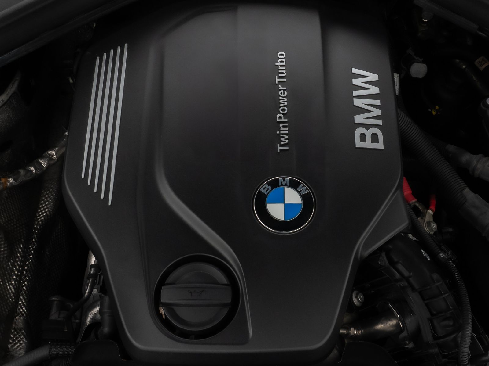 Fahrzeugabbildung BMW 320d Luxury Line Kamera HUD HiFi Stop&Go Komfort