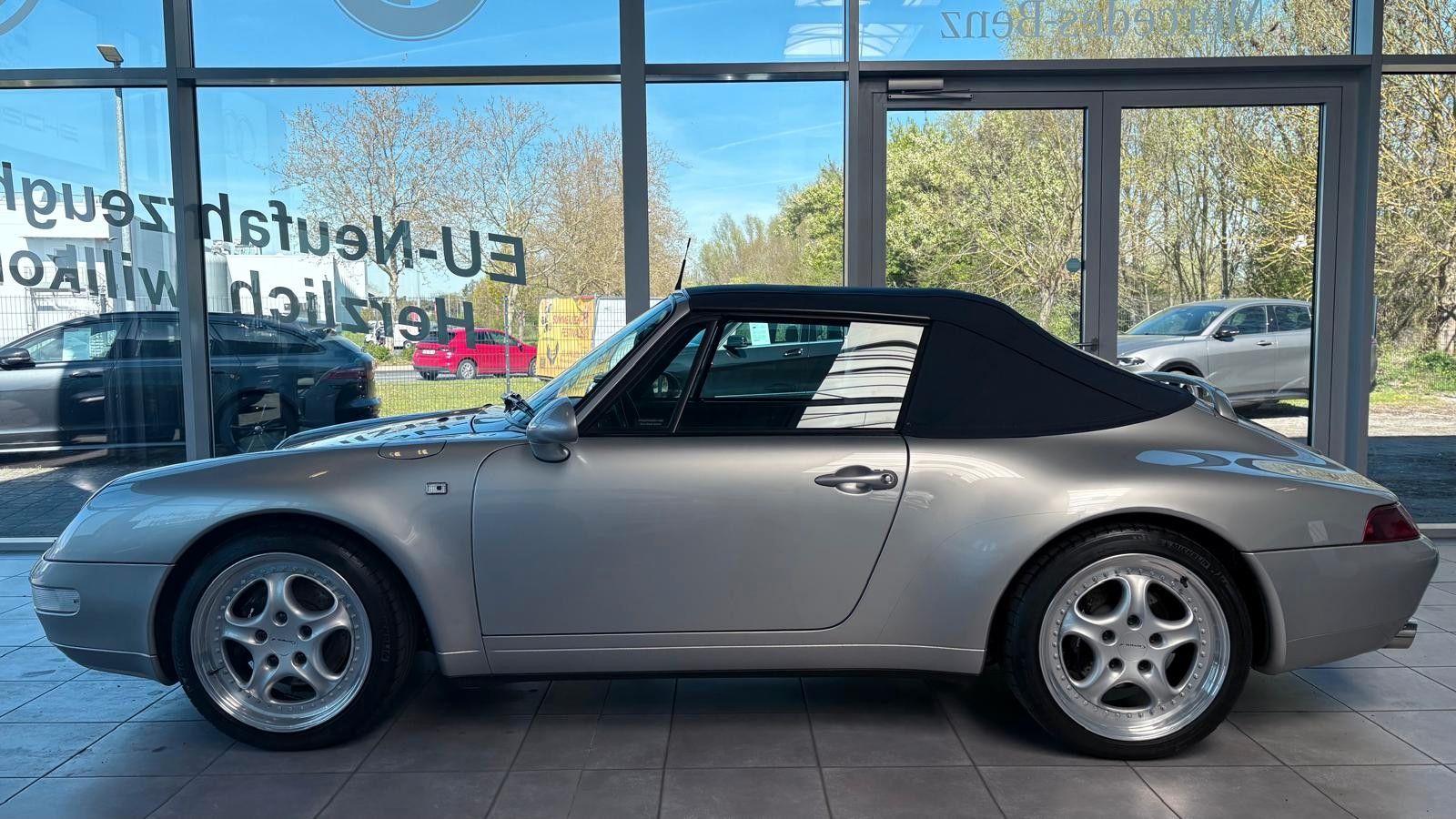 Fahrzeugabbildung Porsche 993 Carrera Cabriolet, deutsches fahrzeug.