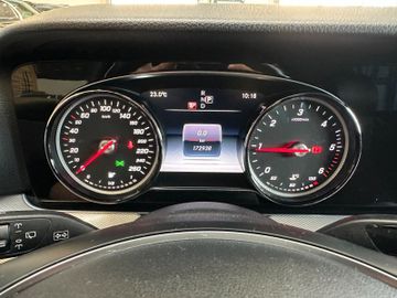 MYAUTOCENTER – Gebraucht- und Jahreswagen mit Werkstattservice in Pfaffenhofen Mercedes-Benz E 220 *AVANTGARDE*ACC*TotWinkel*SpurHT*2-ZONEN*