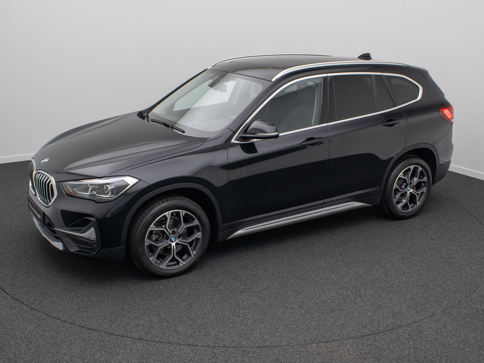 Fahrzeugabbildung BMW X1 sD18i xLine Panoram Kamera HUD DAB HiFi Alarm