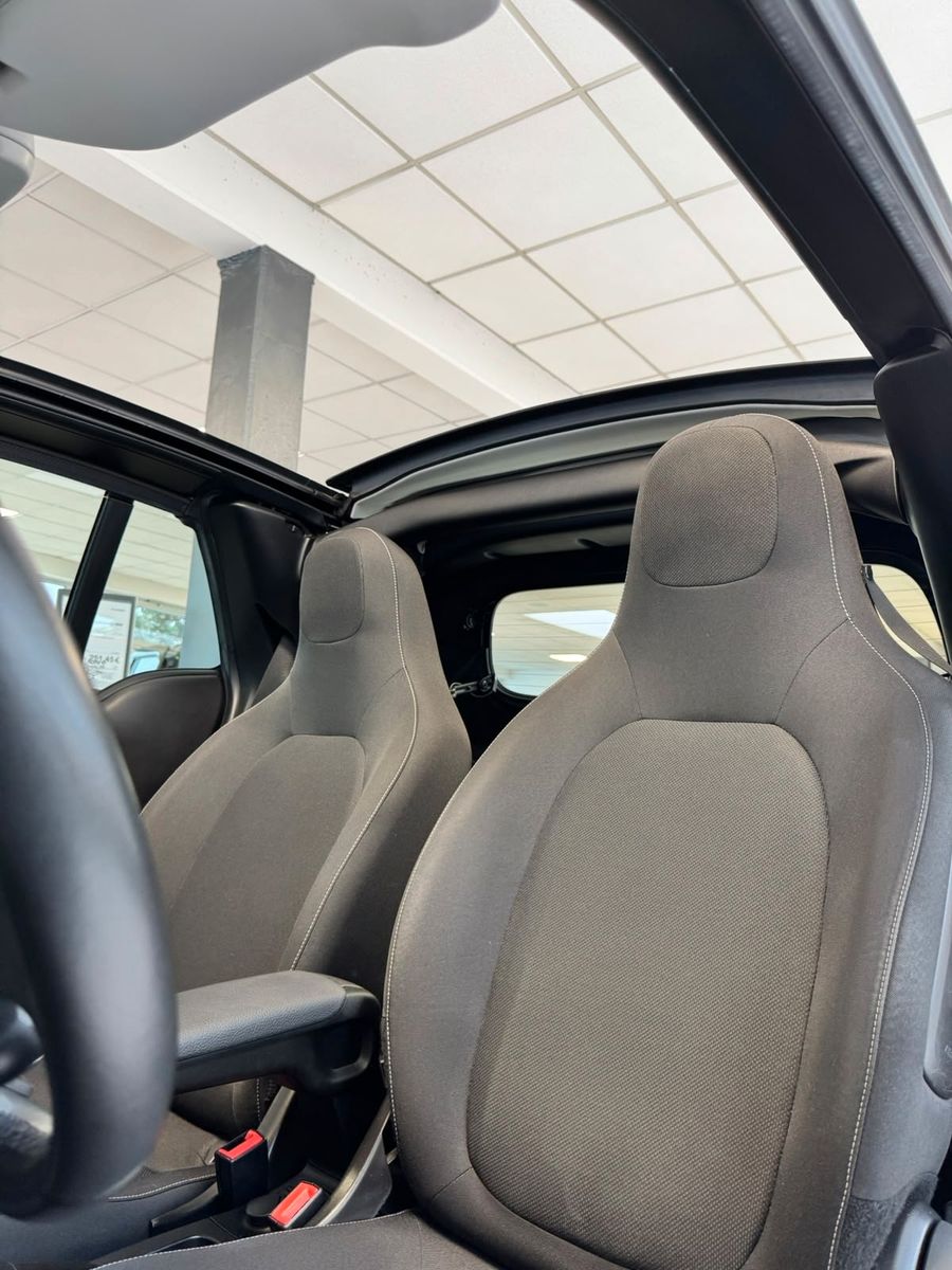Fahrzeugabbildung Smart ForTwo fortwo cabrio Basis - mit KI generiert/bearbeitet