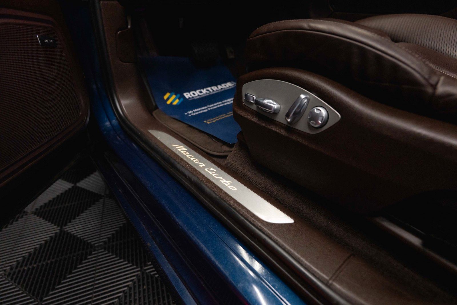 Fahrzeugabbildung Porsche Macan Turbo Sport-Design Chrono+ *Pano*DAB*LED*