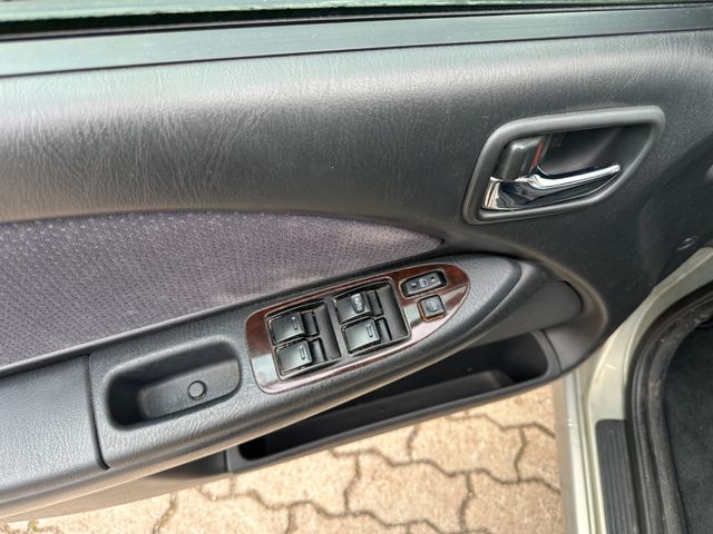 Toyota Avensis  1.8 Linea Sol