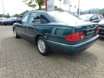 Mercedes E 230 - 3
