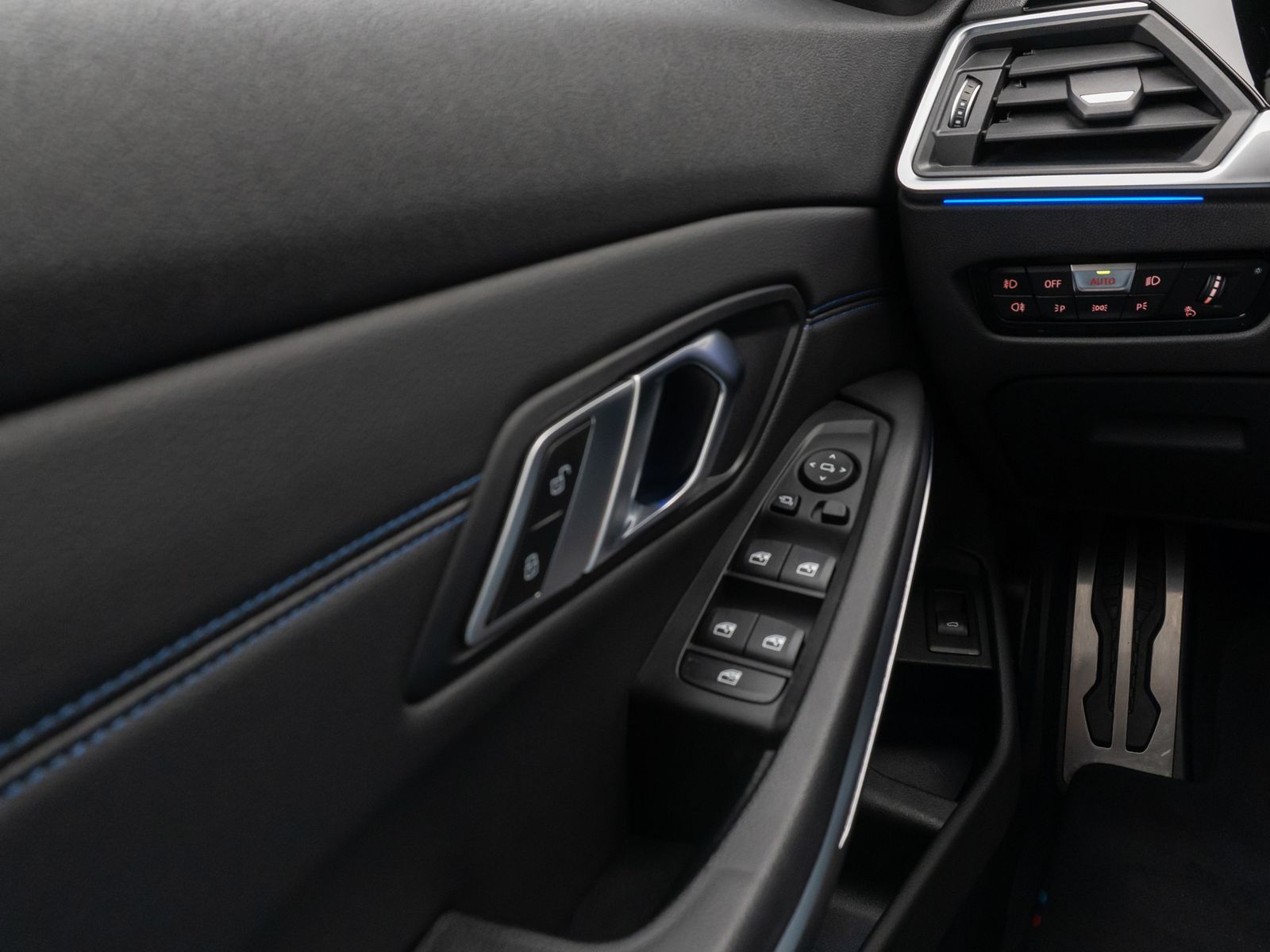 Fahrzeugabbildung BMW 330d M Sport Kamera DAB HiFi Stop&Go Alarm LED
