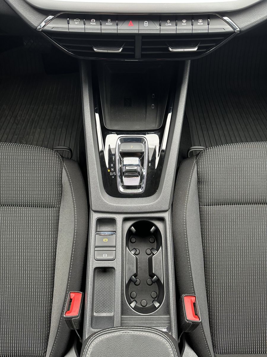 Fahrzeugabbildung SKODA Octavia Combi 2.0 TDI DSG Ambition NAV+LED+AHK