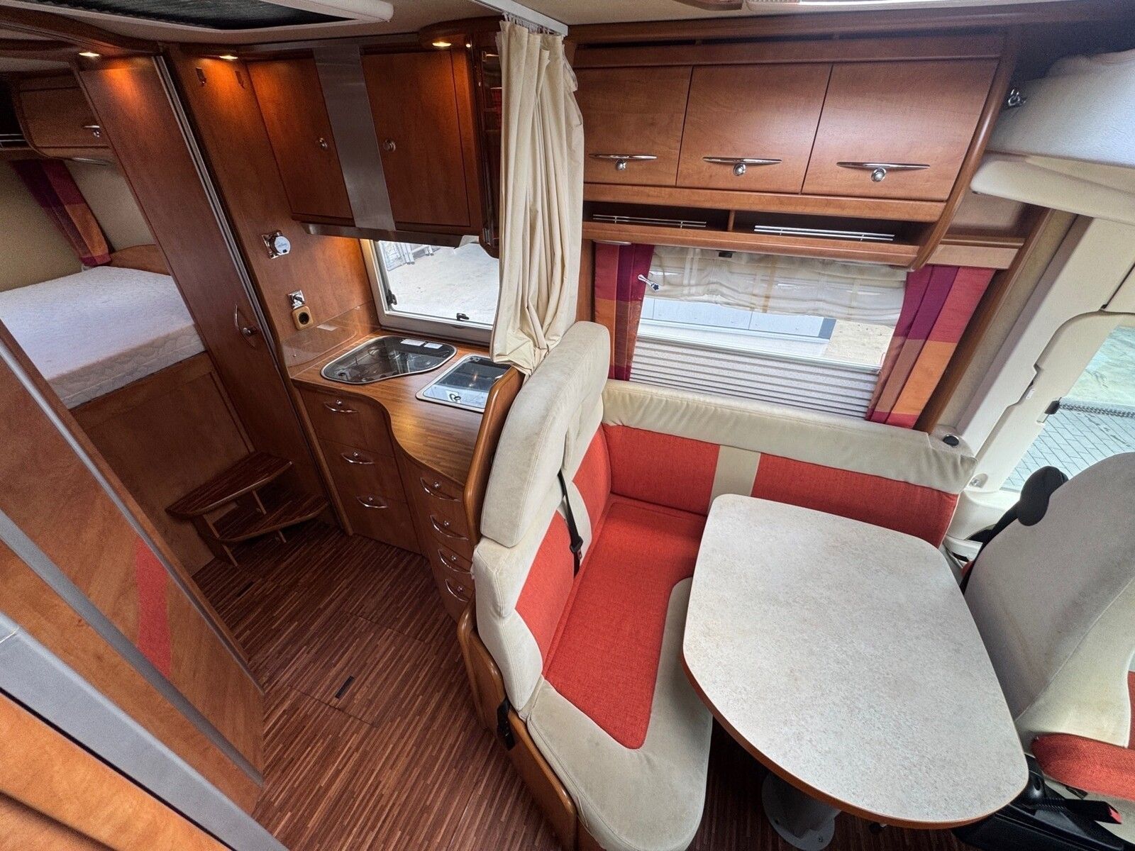 Fahrzeugabbildung Carthago chic c-line I 4.2 SAT,Wechselrichter,TV,Markise