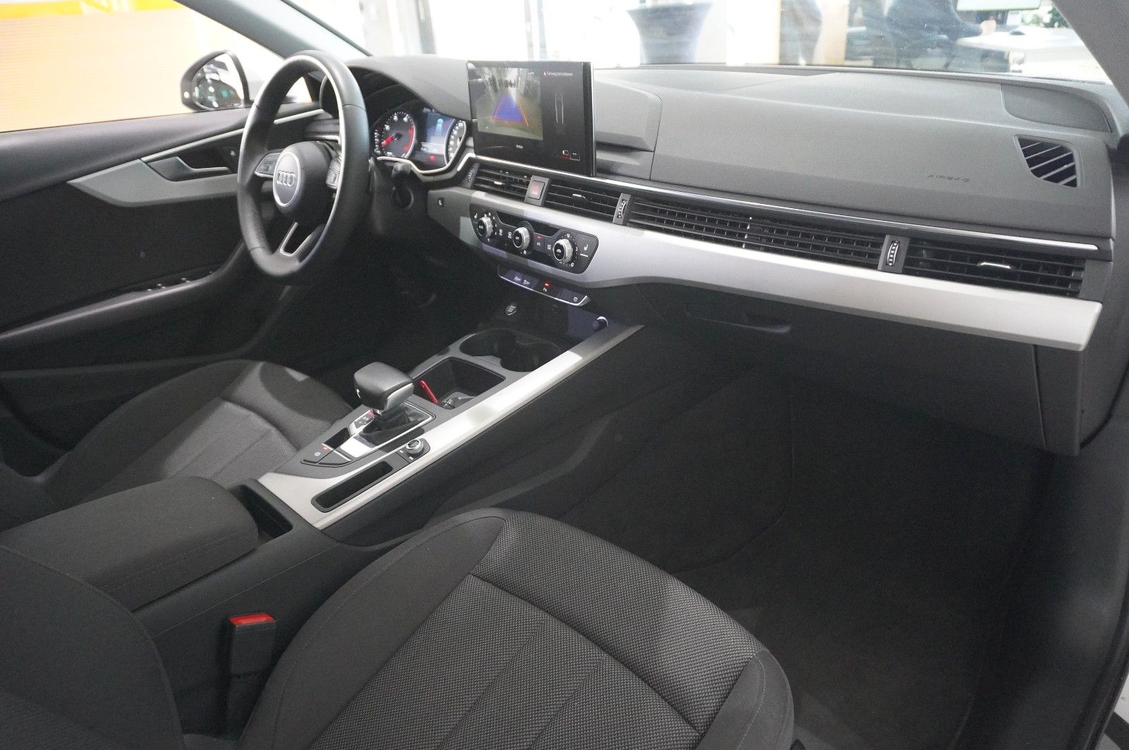 Fahrzeugabbildung Audi A4 Avant 35 TDI S-TRONIC NAVI/LED/KAMERA/SHZ/DAB