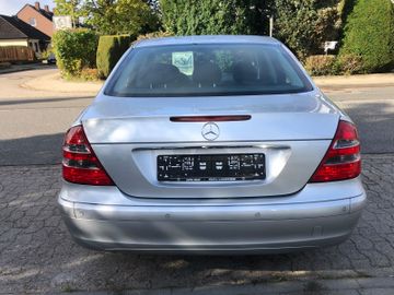 Mercedes E 200 - 4