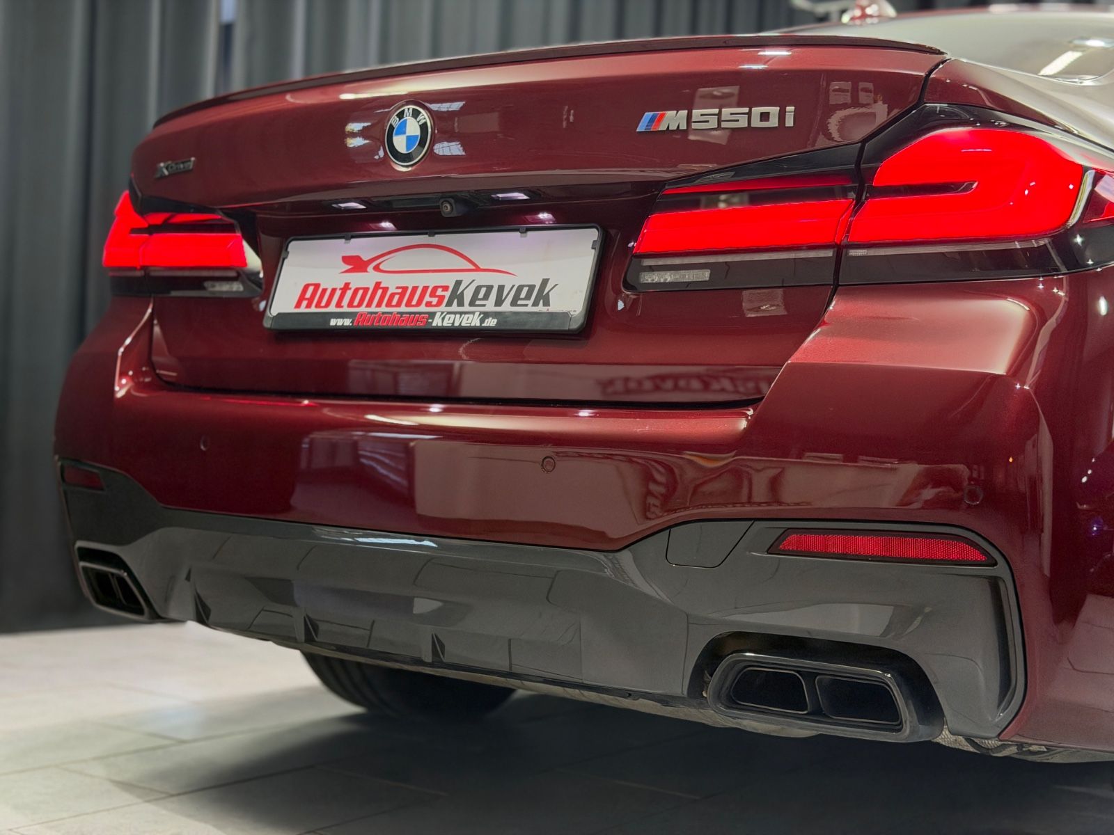 Fahrzeugabbildung BMW M550 i xDrive Limousine|INDIVIDUAL|LASER|H&K|HuD